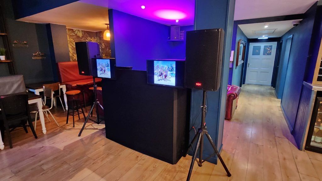 Professional DJ setup by Heard The Beat at Arty’s Gosport, featuring dual display screens, purple uplighting, and premium sound system for a bar event