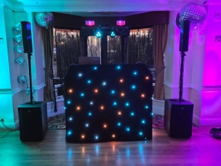 wedding DJ setup at Innlodge Portsmouth with professional lighting and sound system