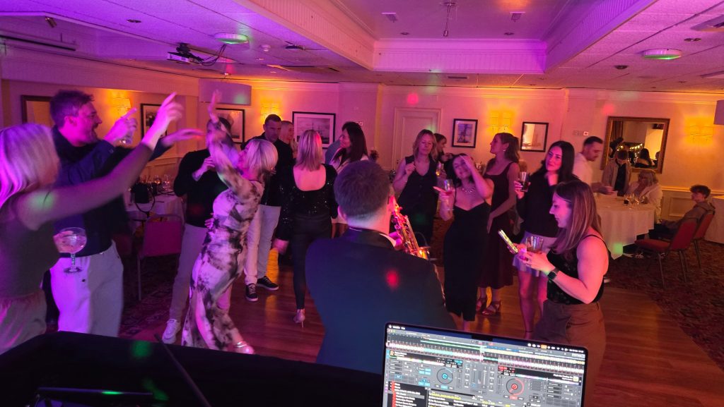 busy dancefloor at 40th birthday party Innlodge Portsmouth with DJ